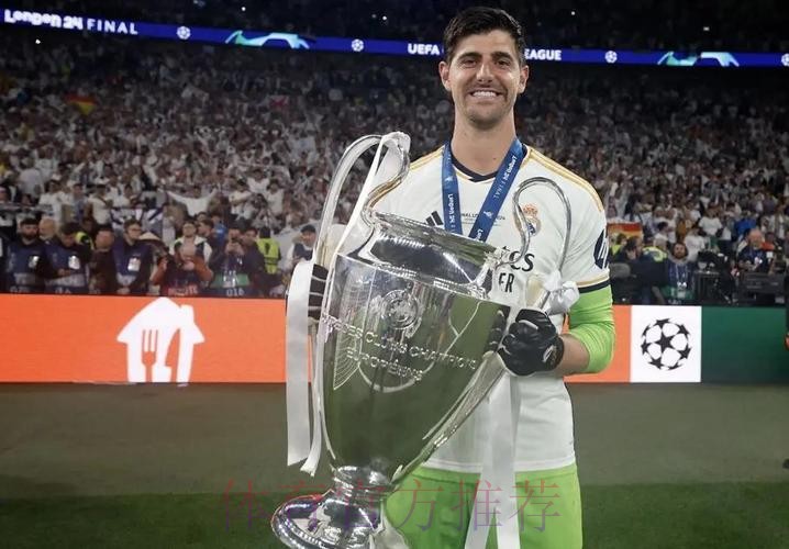 西媒:皇马打破一年一签惯例 和库尔图瓦续约2年 西媒:皇马打破一年一签惯例 和库尔图瓦续约2年